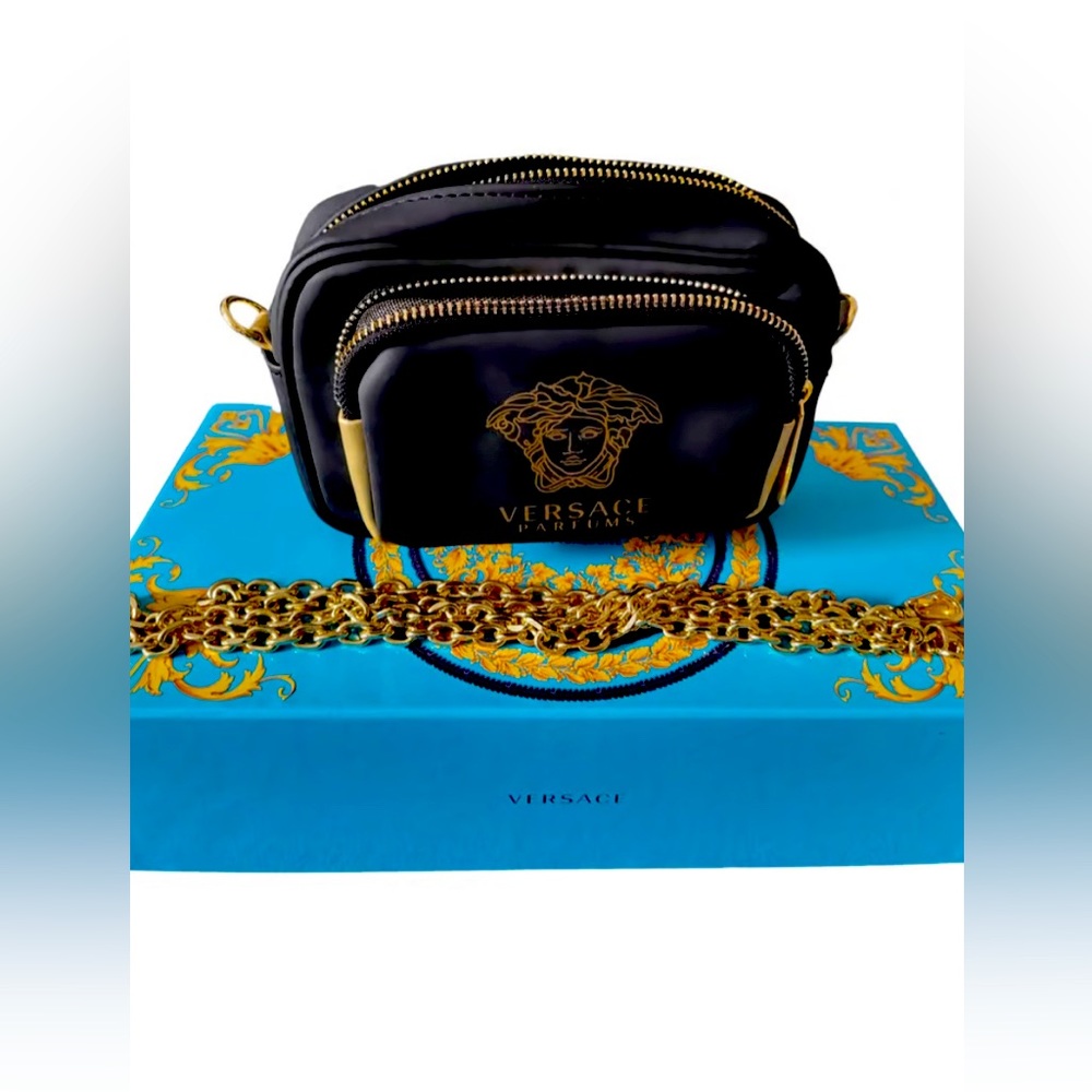 Versace
La Medusa crossbody bag
Never worn - Picture 2 of 8